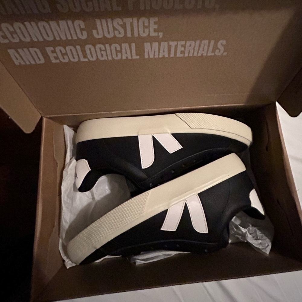 VEJA Campo Chromfree Black and White